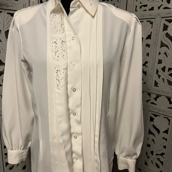 YVES St.CLAIR SIMPLY ELEGANT OFF WHITE SILKY BUTTON UP LONG SLEEVE TOP - Picture 4 of 9